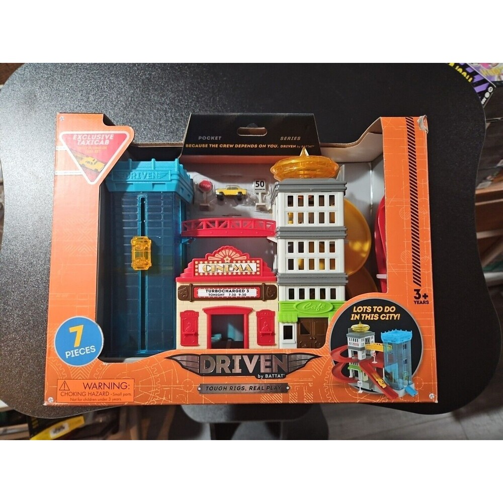 DRIVEN BIG CITY CRUISIN'  Pocket Series Mini City W/Taxicab NEW